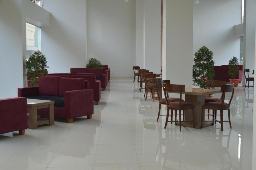 Win Grand Hotel Бекасі Екстер'єр фото